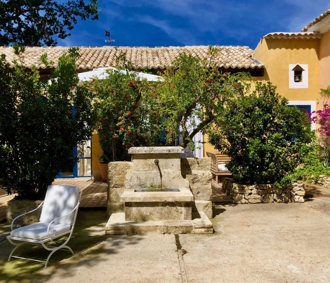 Hotel Bastide du régent Le Thor Exterior foto